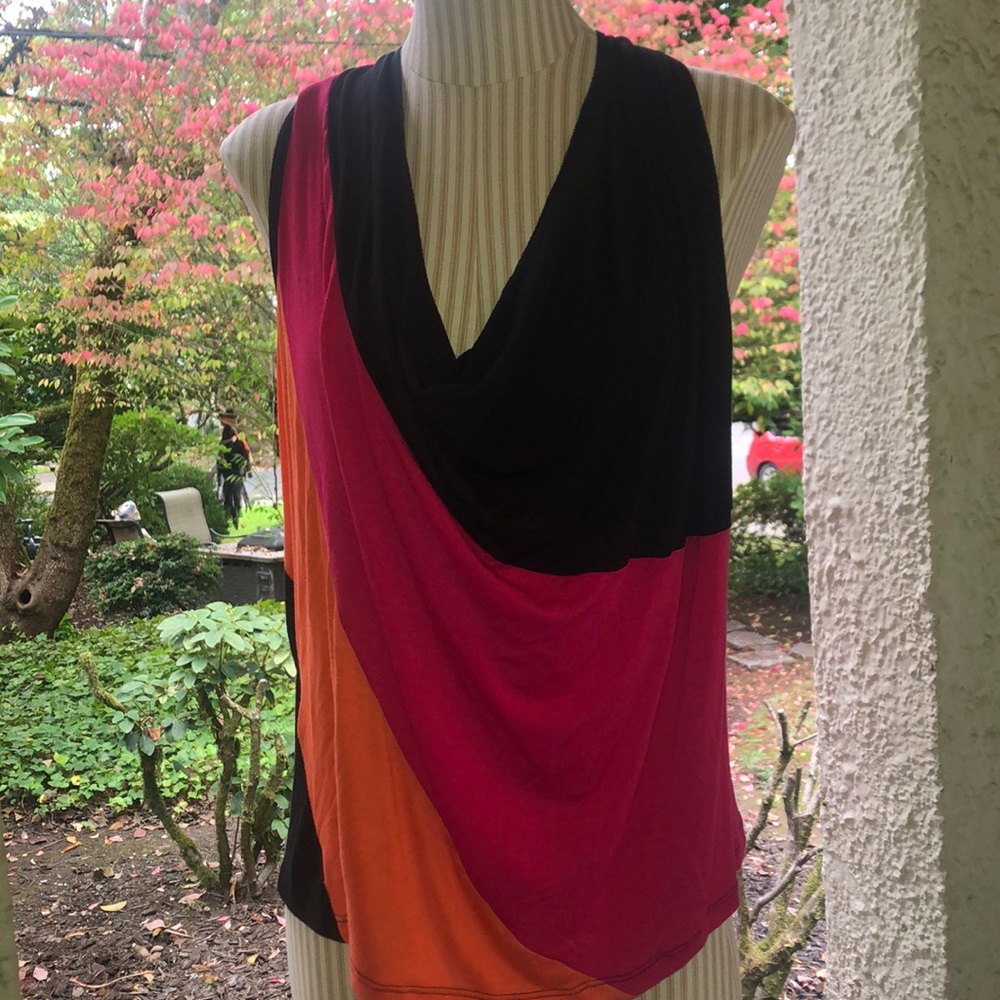 Draped front, t-back tank top size L
